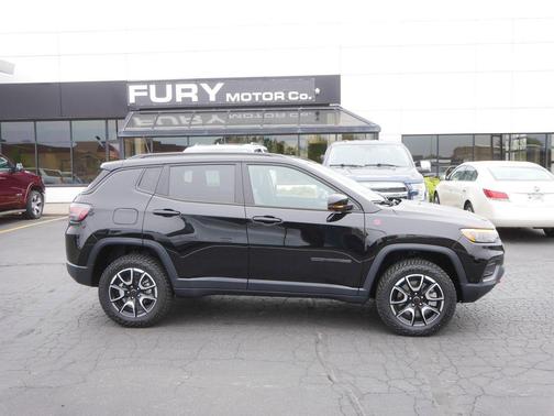 Diamond Black Crystal Pearlcoat 2025 Jeep Compass Trailhawk