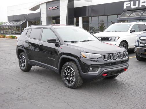 Diamond Black Crystal Pearlcoat 2025 Jeep Compass Trailhawk
