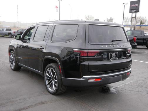 Diamond Black Crystal Pearlcoat 2022 Jeep Wagoneer Series III