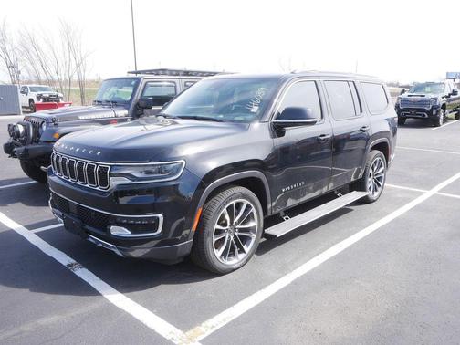 Diamond Black Crystal Pearlcoat 2022 Jeep Wagoneer Series III