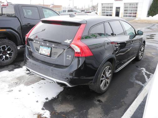2015 Volvo V60 Cross Country T5