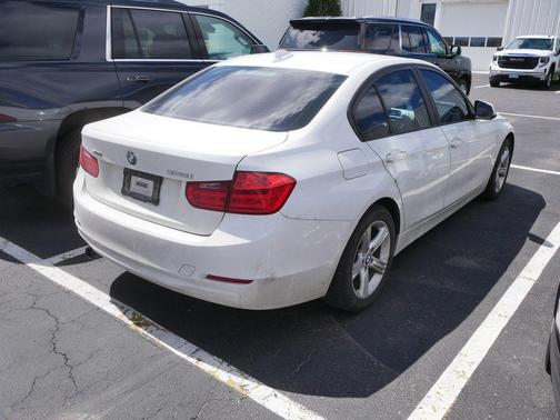 White 2015 BMW 320 i