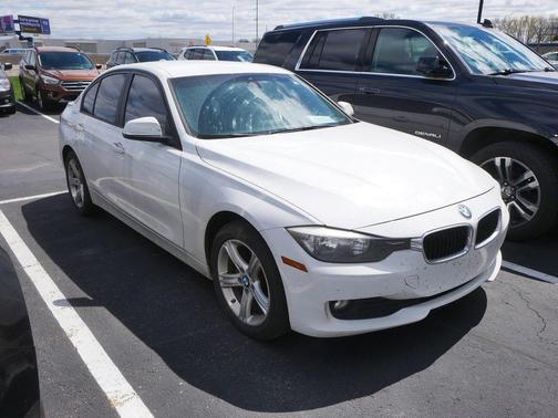 White 2015 BMW 320 i
