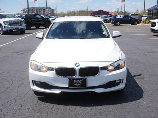 White 2015 BMW 320 i