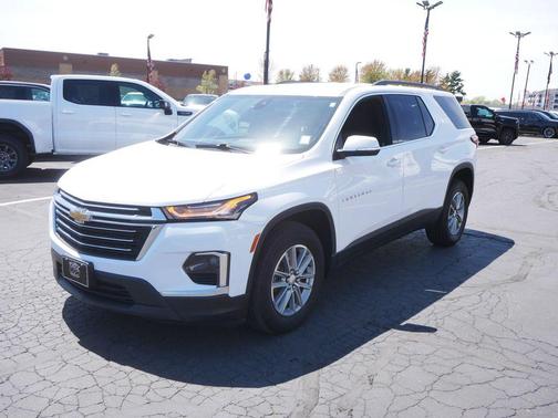 Summit White 2023 Chevrolet Traverse LT Cloth