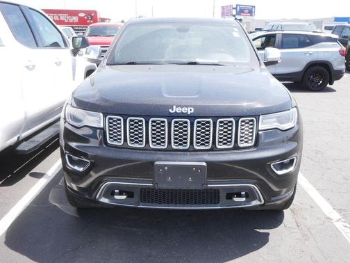 Diamond Black Crystal Pearlcoat 2017 Jeep Grand Cherokee Overland