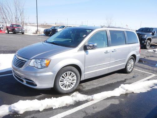 2016 Chrysler Town & Country Touring-L