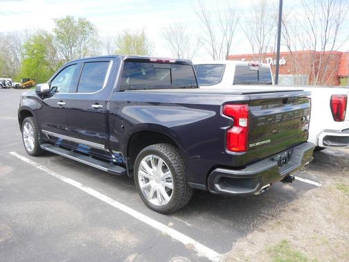 Dark Ash Metallic 2022 Chevrolet Silverado 1500 High Country