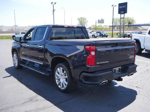 Dark Ash Metallic 2022 Chevrolet Silverado 1500 High Country