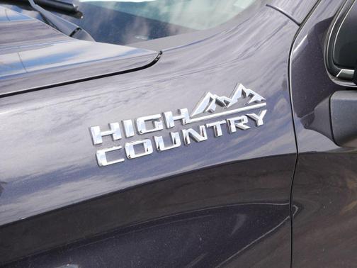 Dark Ash Metallic 2022 Chevrolet Silverado 1500 High Country