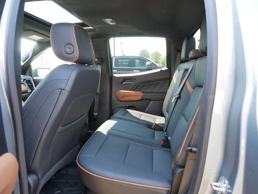 2025 GMC Canyon AT4