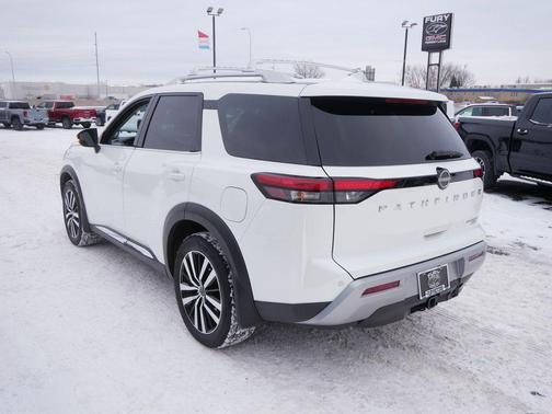 2024 Nissan Pathfinder Platinum 4WD