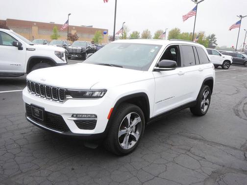 Bright White Clearcoat 2024 Jeep Grand Cherokee Limited