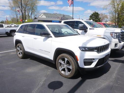 Bright White Clearcoat 2024 Jeep Grand Cherokee Limited