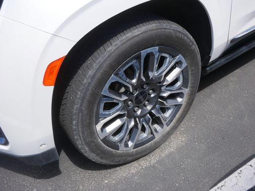 White 2023 GMC Yukon Denali Ultimate