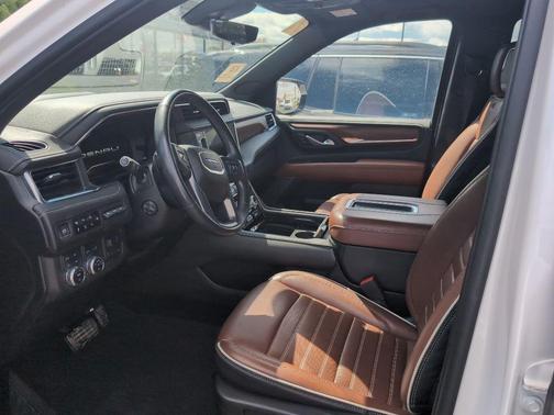 White 2023 GMC Yukon Denali Ultimate