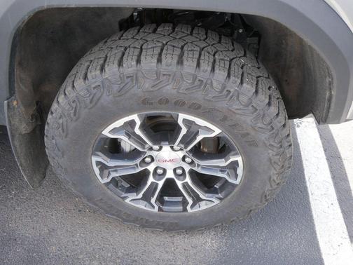 Gray 2024 GMC Canyon AT4