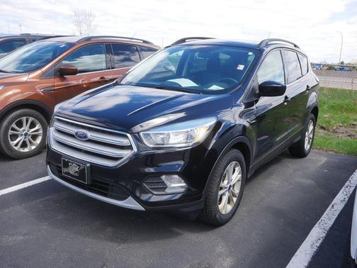 Black 2018 Ford Escape SE