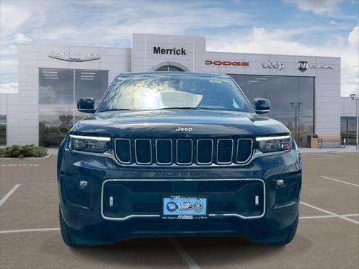 Diamond Black Crystal Pearlcoat 2025 Jeep Grand Cherokee Overland 4x4