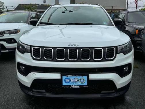 2024 Jeep Compass Latitude Lux FWD