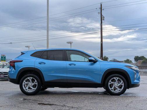 Marina Blue Metallic 2025 Chevrolet Trax LS