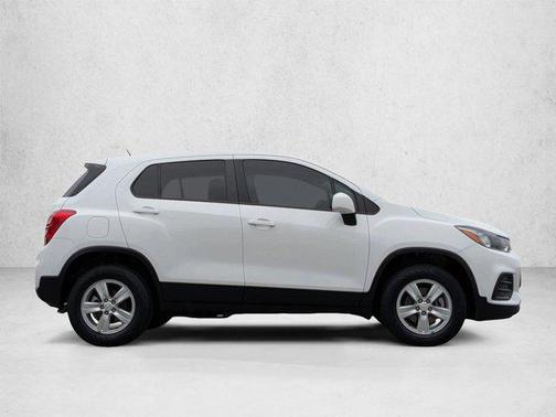 Summit White 2022 Chevrolet Trax LS