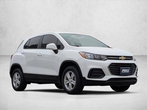Summit White 2022 Chevrolet Trax LS