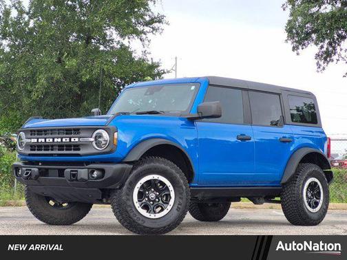 VELOCITY BLUE METALLIC 2023 Ford Bronco Black Diamond