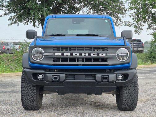 VELOCITY BLUE METALLIC 2023 Ford Bronco Black Diamond