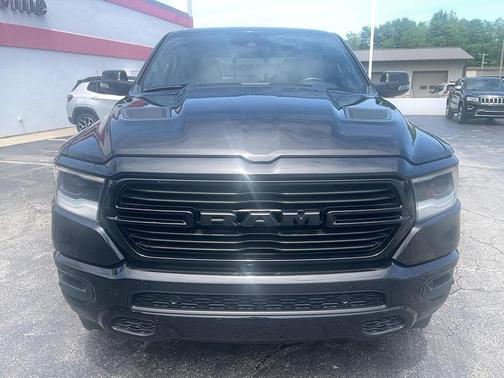Diamond Black Crystal Pearlcoat 2023 RAM 1500 Laramie