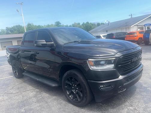 Diamond Black Crystal Pearlcoat 2023 RAM 1500 Laramie