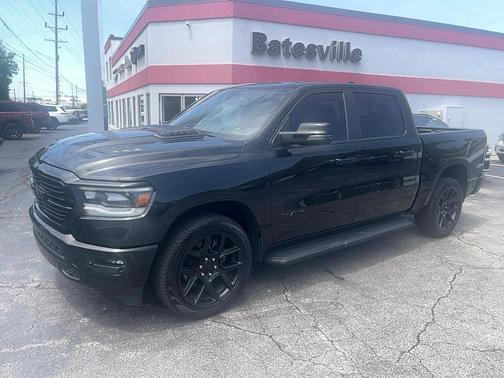 Diamond Black Crystal Pearlcoat 2023 RAM 1500 Laramie