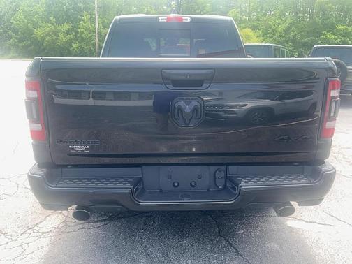 Diamond Black Crystal Pearlcoat 2023 RAM 1500 Laramie