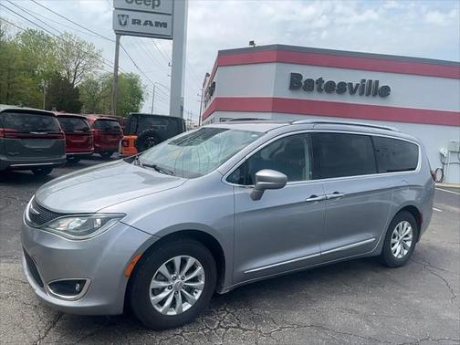 2018 Chrysler Pacifica Touring-L