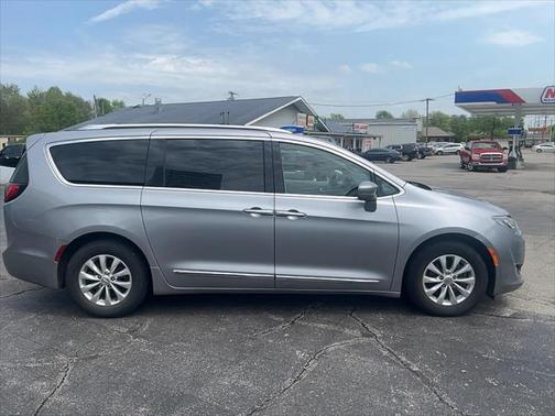 2018 Chrysler Pacifica Touring-L