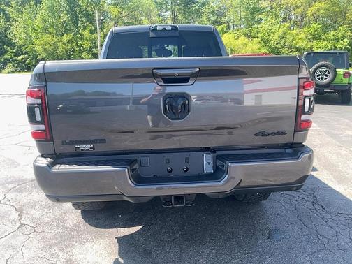 Granite Crystal Metallic Clearcoat 2022 RAM 2500 Laramie Crew Cab 4x4 6'4' Box