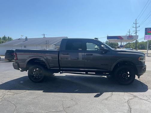 Granite Crystal Metallic Clearcoat 2022 RAM 2500 Laramie Crew Cab 4x4 6'4' Box