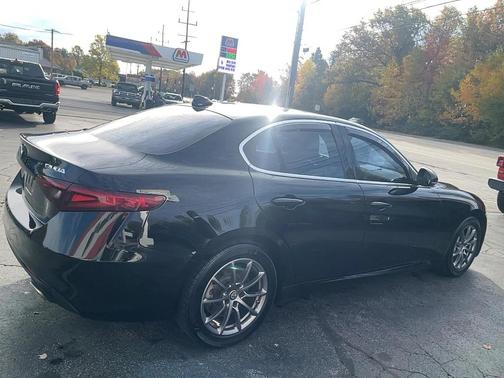 2018 Alfa Romeo Giulia Base