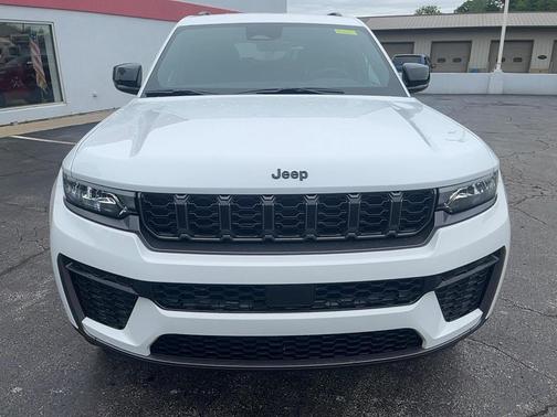 Bright White Clearcoat 2026 Jeep Grand Cherokee L Altitude