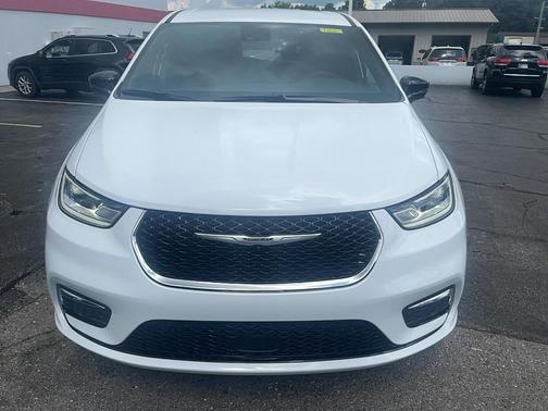 2026 Chrysler Pacifica L