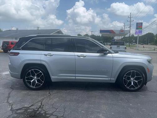 2022 Jeep Grand Cherokee Summit