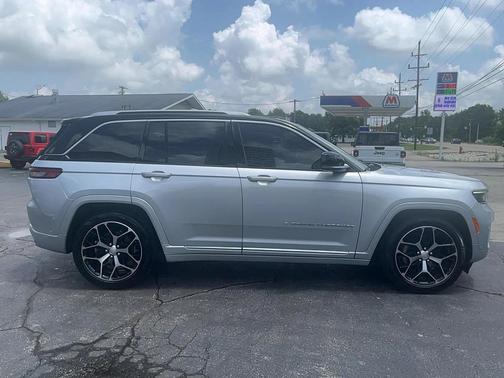 2022 Jeep Grand Cherokee Summit