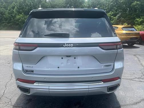 2022 Jeep Grand Cherokee Summit