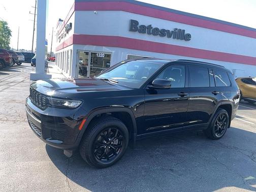 Diamond Black Crystal Pearlcoat 2025 Jeep Grand Cherokee L Altitude