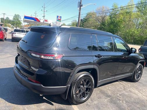 Diamond Black Crystal Pearlcoat 2025 Jeep Grand Cherokee L Altitude