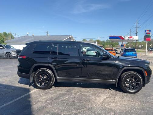 Diamond Black Crystal Pearlcoat 2025 Jeep Grand Cherokee L Altitude