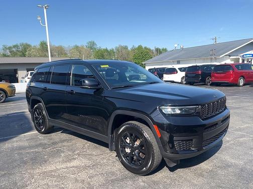 Diamond Black Crystal Pearlcoat 2025 Jeep Grand Cherokee L Altitude