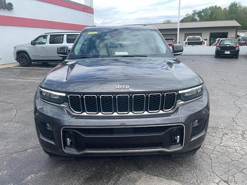 Baltic Gray Metallic Clearcoat 2023 Jeep Grand Cherokee Overland