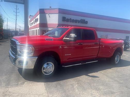2024 RAM 3500 Big Horn Crew Cab 4x4 8' Box