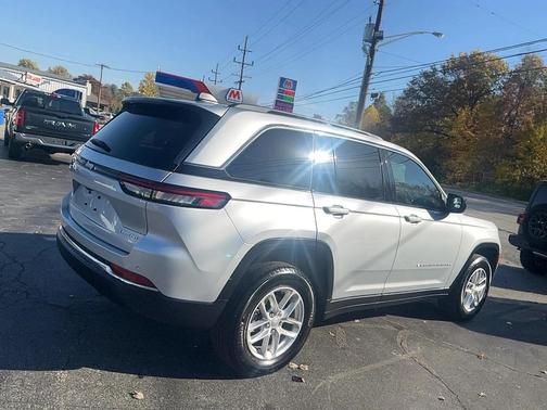2024 Jeep Grand Cherokee Laredo